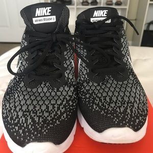 Nike women’s Air Max Sequent 2